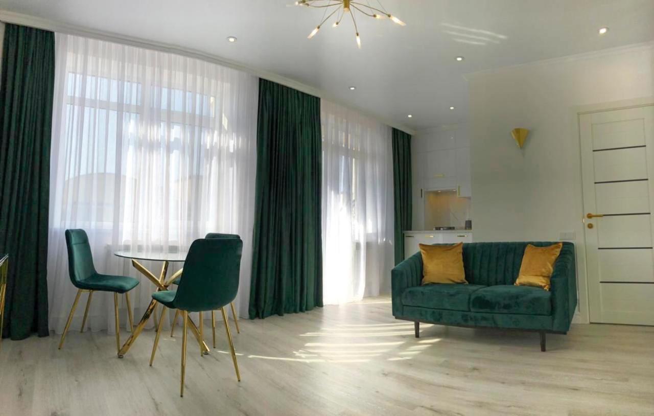 Luxury Emerald *