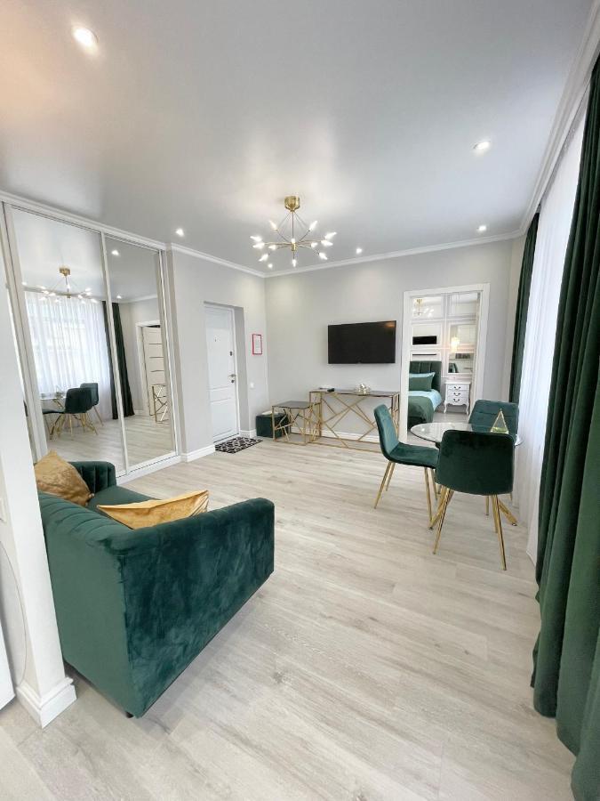 Luxury Emerald *